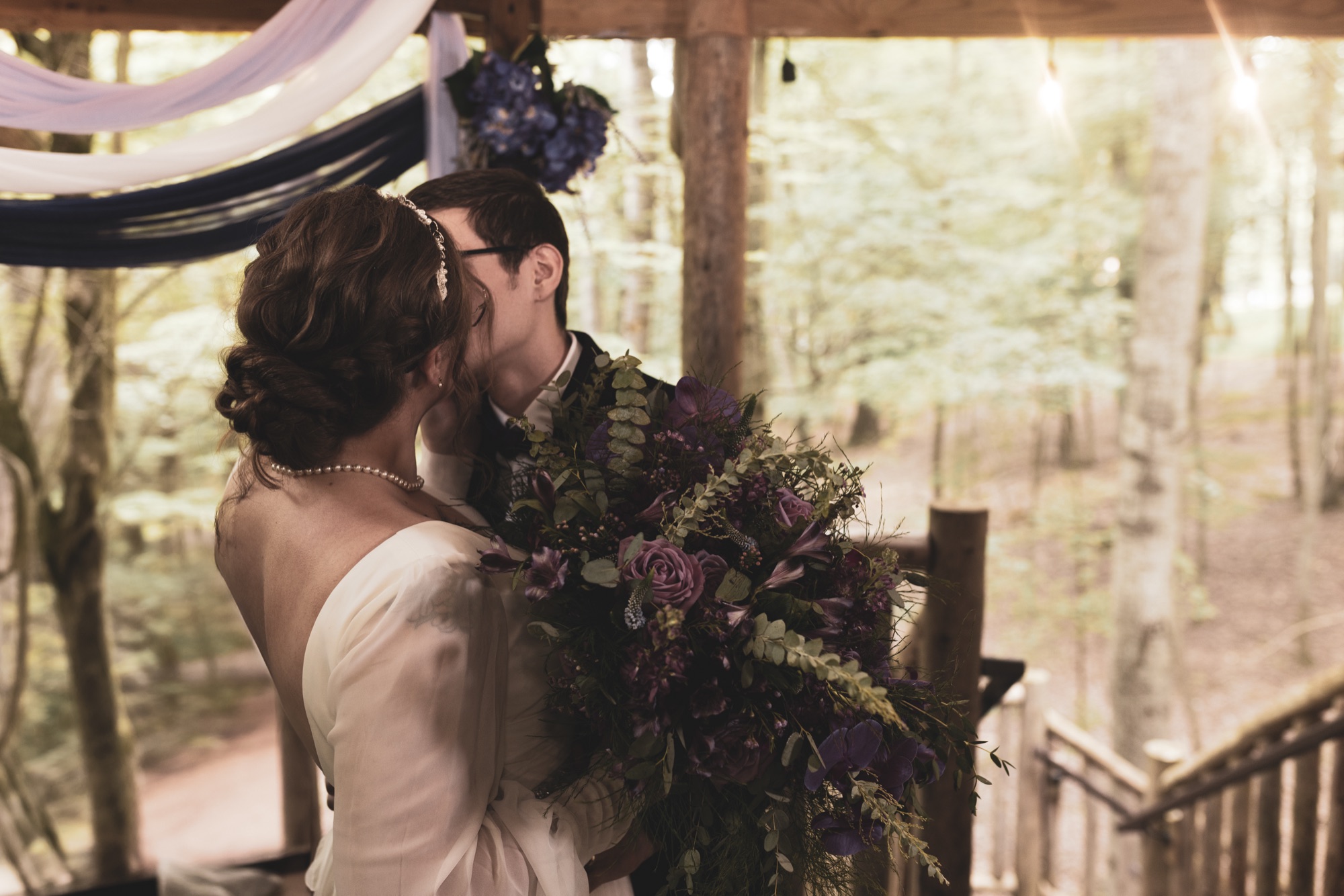 First kiss under the arbor