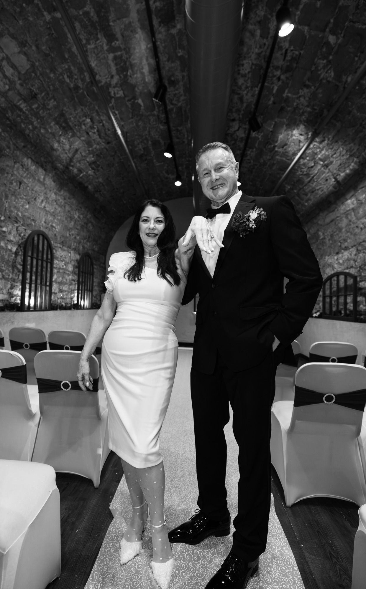 Couple in the chapel, black and white